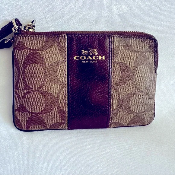 Coach Signature Leather Corner Zip Khaki Cherry Wristlet - Picture 5 of 16